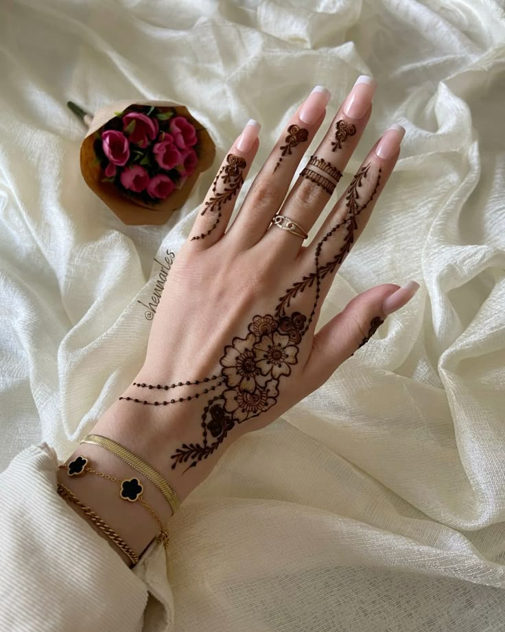 Floral Arabic mehendi design for Punjabi Brides
