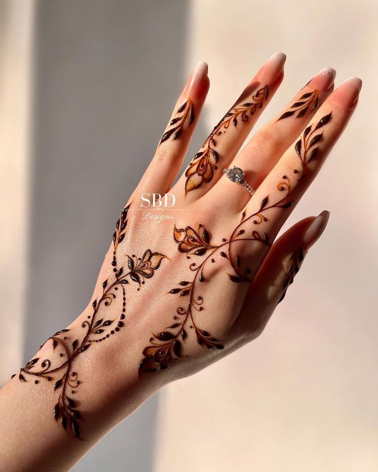 Unique arabic mehendi design for bridesmaids and for engagement