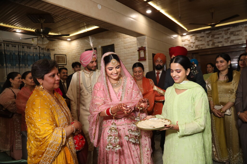 Punjabi bRIDE VIDAAYI